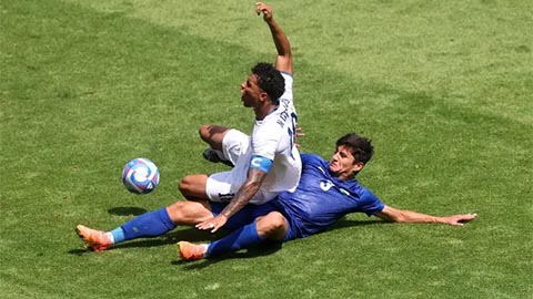 Ronaldo sẽ ‘khóc ròng’ trước sức trẻ của ‘Ronaldo người Uzbekistan’?